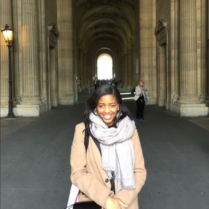 Meet your Posher, Lea